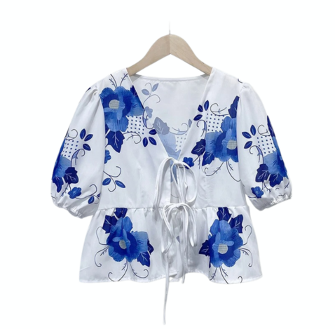 Elegante Bluse mit Blumenmuster – Kurzarm, Puffärmel, V-Ausschnitt & Schnürung