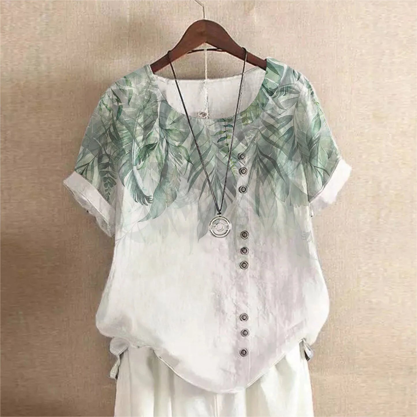 Sommerliche Damenbluse – Luftig, Retro & mit floralem Muster für einen eleganten Look