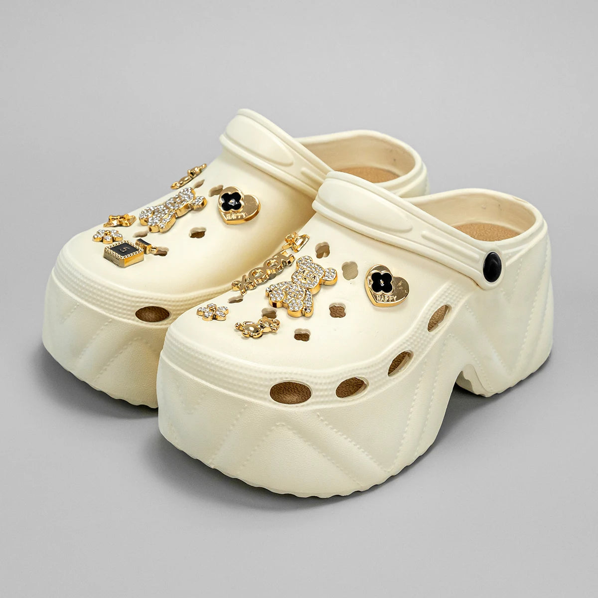 Luxus für jeden Schritt – Stylische Plateau-Clogs mit Glitzer-Details