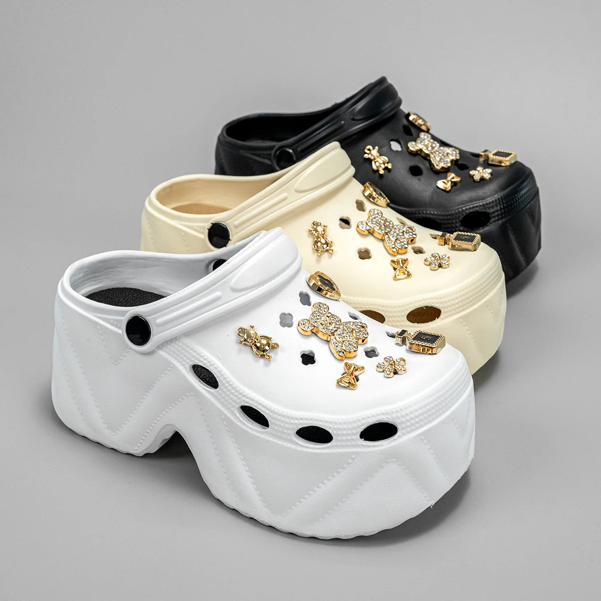 Luxus für jeden Schritt – Stylische Plateau-Clogs mit Glitzer-Details