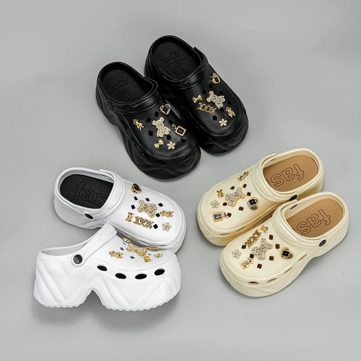Luxus für jeden Schritt – Stylische Plateau-Clogs mit Glitzer-Details