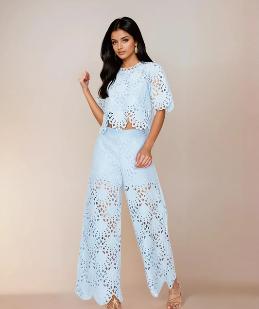 Eleganter Zweiteiler aus Häkelspitze