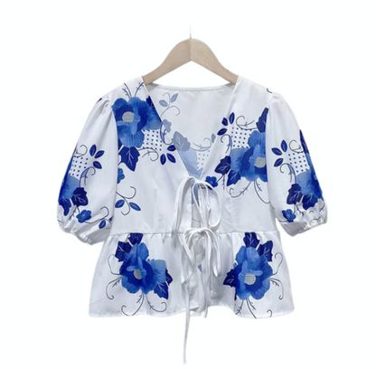 Elegante Bluse mit Blumenmuster – Kurzarm, Puffärmel, V-Ausschnitt & Schnürung