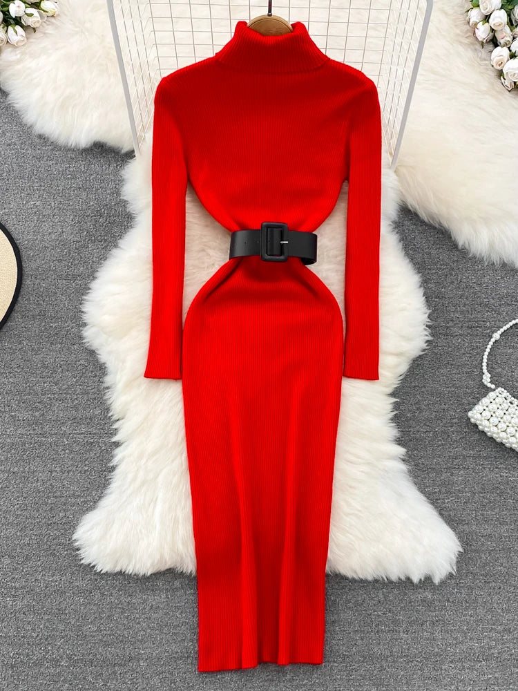 Elegantes Strick-Pullikleid mit Taillengürtel