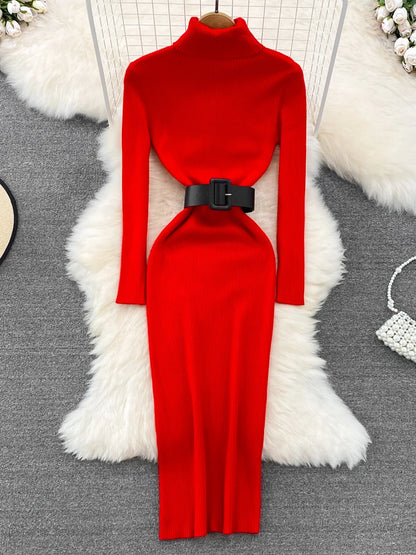 Elegantes Strick-Pullikleid mit Taillengürtel