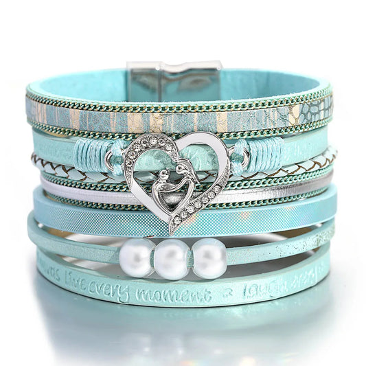 Elegantes Multilayer-Armband mit Herzanhänger und Perlen