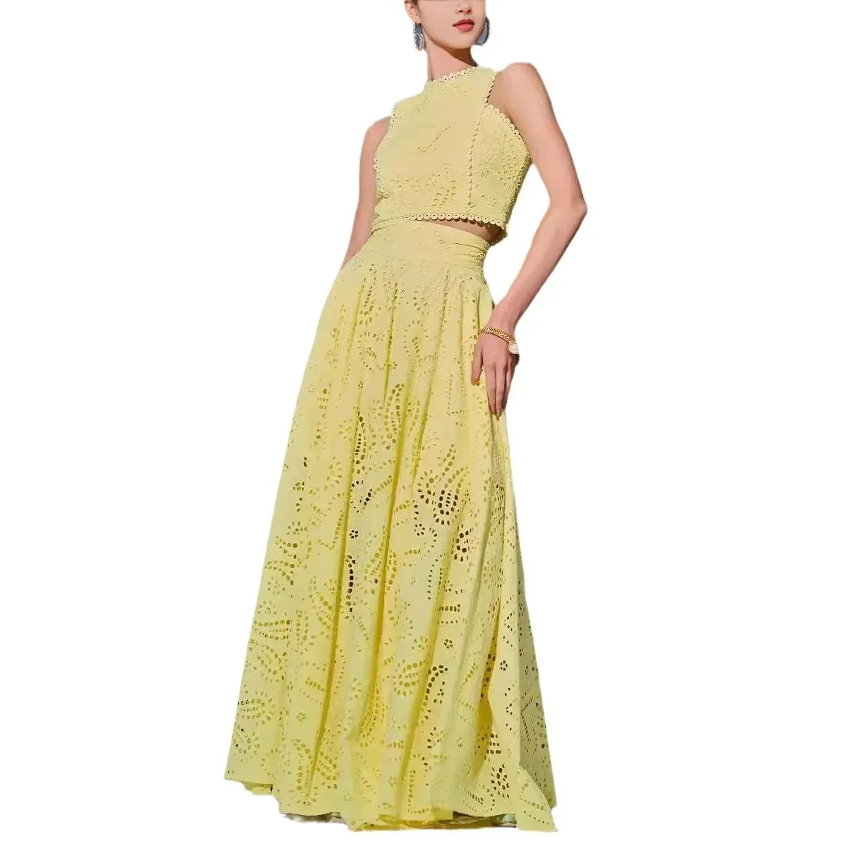 Maxirock und Crop-Top