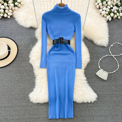 Elegantes Strick-Pullikleid mit Taillengürtel