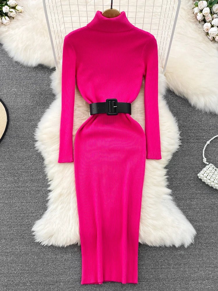 Elegantes Strick-Pullikleid mit Taillengürtel