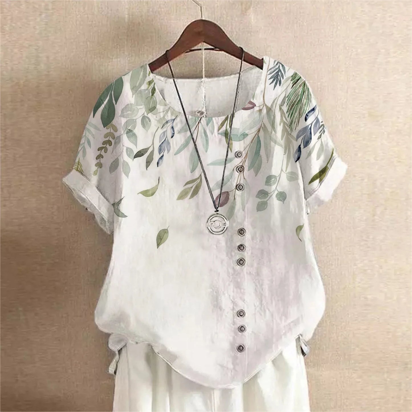 Sommerliche Damenbluse – Luftig, Retro & mit floralem Muster für einen eleganten Look