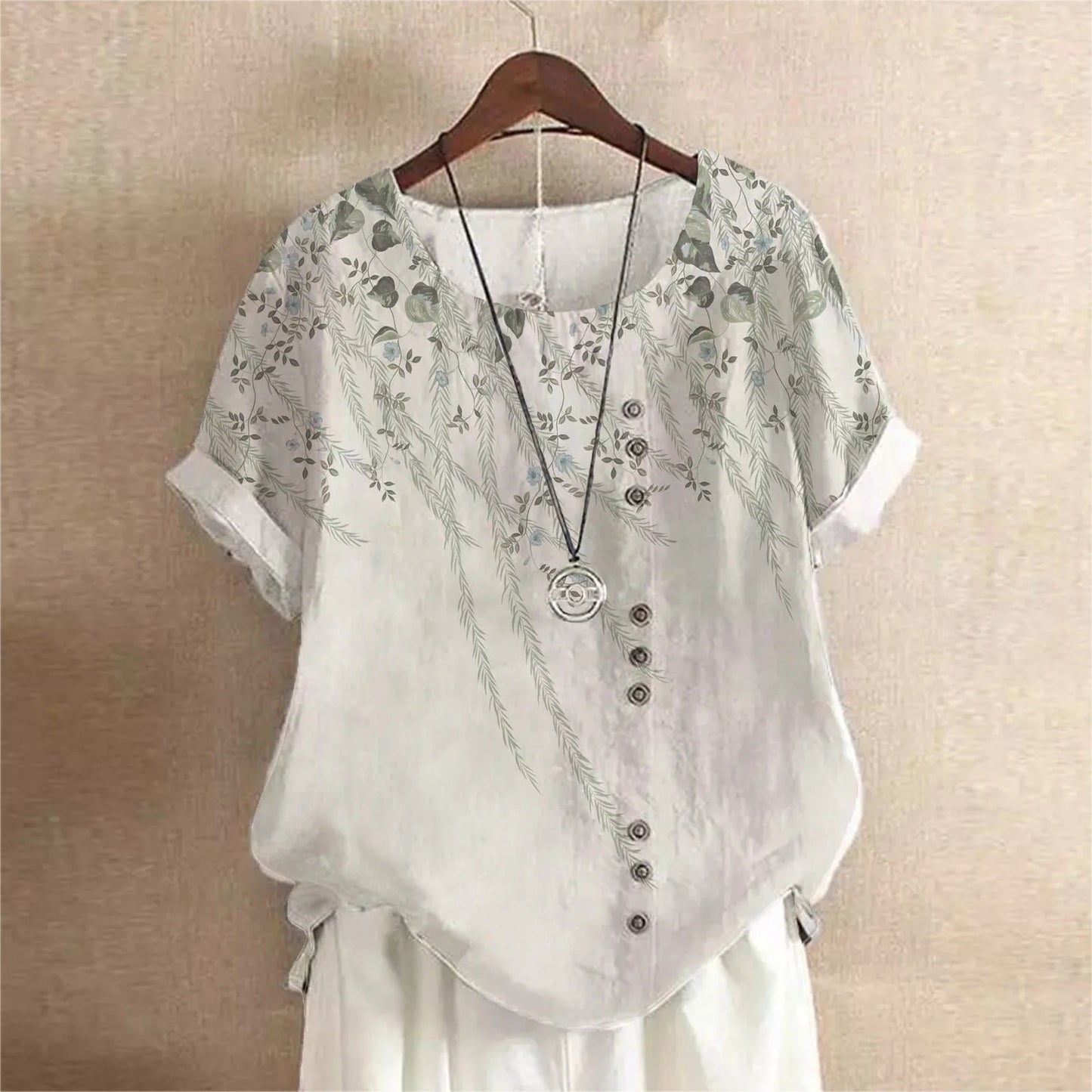 Sommerliche Damenbluse – Luftig, Retro & mit floralem Muster für einen eleganten Look