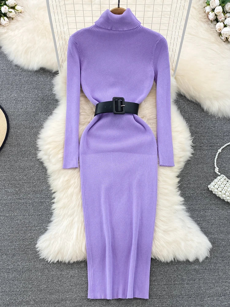 Elegantes Strick-Pullikleid mit Taillengürtel