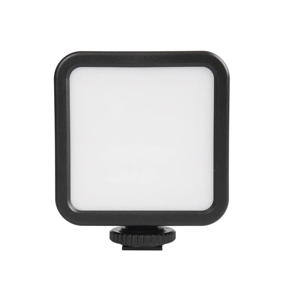 Kompakte RGB-LED-Leuchte für perfekte Ausleuchtung unterwegs