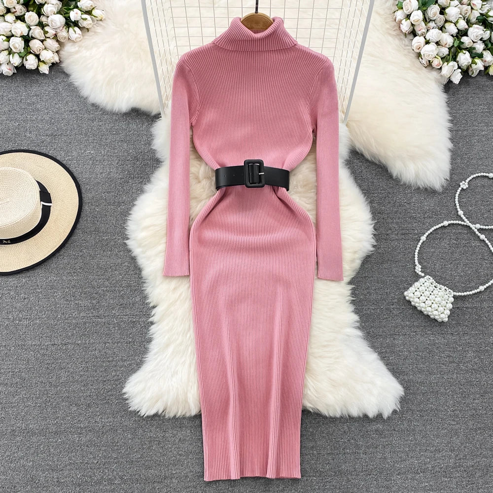 Elegantes Strick-Pullikleid mit Taillengürtel