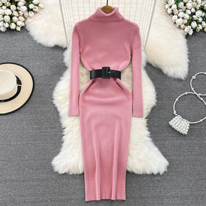 Elegantes Strick-Pullikleid mit Taillengürtel