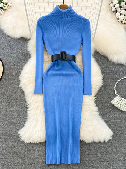 Elegantes Strick-Pullikleid mit Taillengürtel